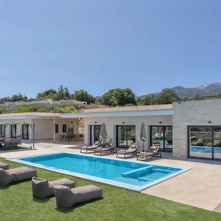 Lux Solis - With 2 Pools