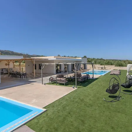 Lux Solis - With 2 Pools * Choumeri